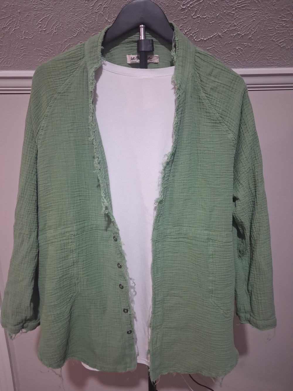 We The Free Sage Green Distressed Gauze Top With Two Side Pockets. 100% Cotton - Picture 4 of 10